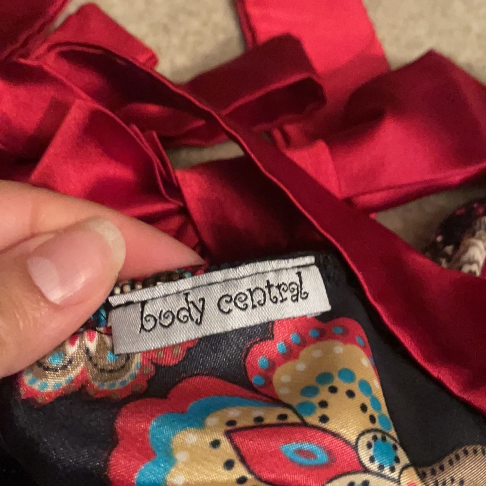 Body Central Silk Floral Halter Top - Picture 6 of 9